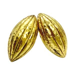 Cocoa pod earrings, handmade by Anitanja Lawaetz