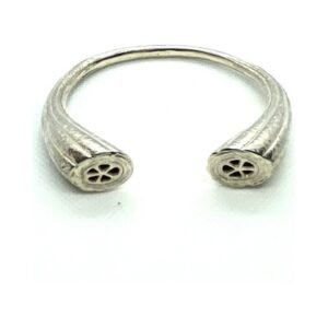 Flower end cuff, handmade by Anitanja Lawaetz