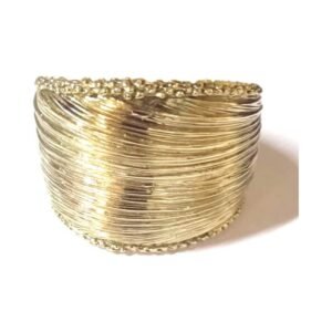 Palm cuff, handmade by Anitanja Lawaetz